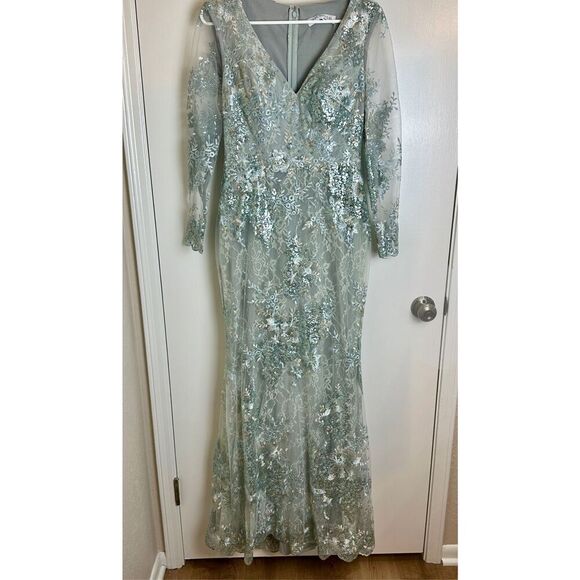 Mac Duggal NWT $698 size 8 EMBELLISHED V NECK ILLUSION LONG SLEEVE GOWN style 67 - Picture 6 of 16